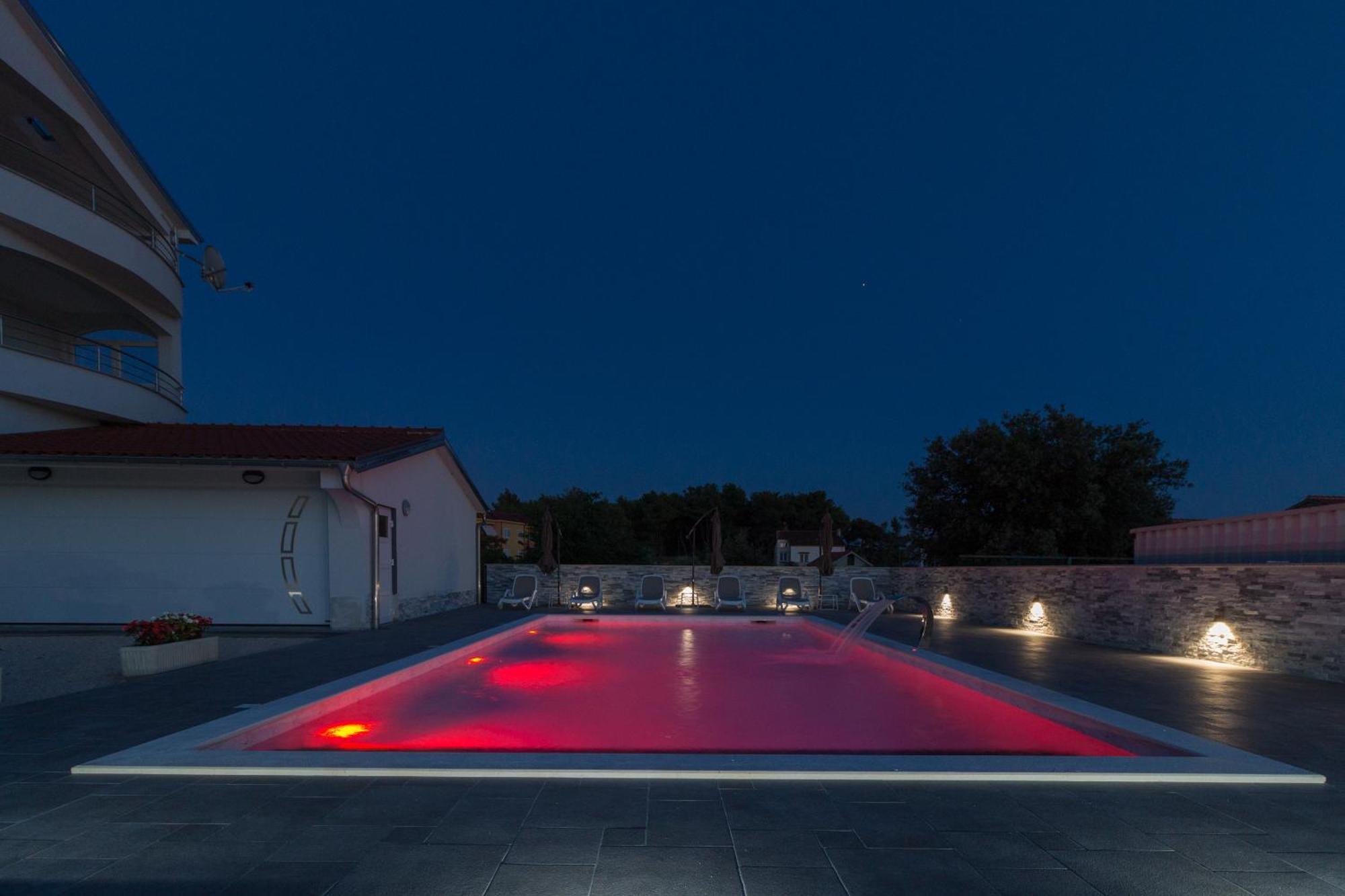 Apartmani Martin Mit Beheiztem Pool With Heated Pool Bibinje Buitenkant foto