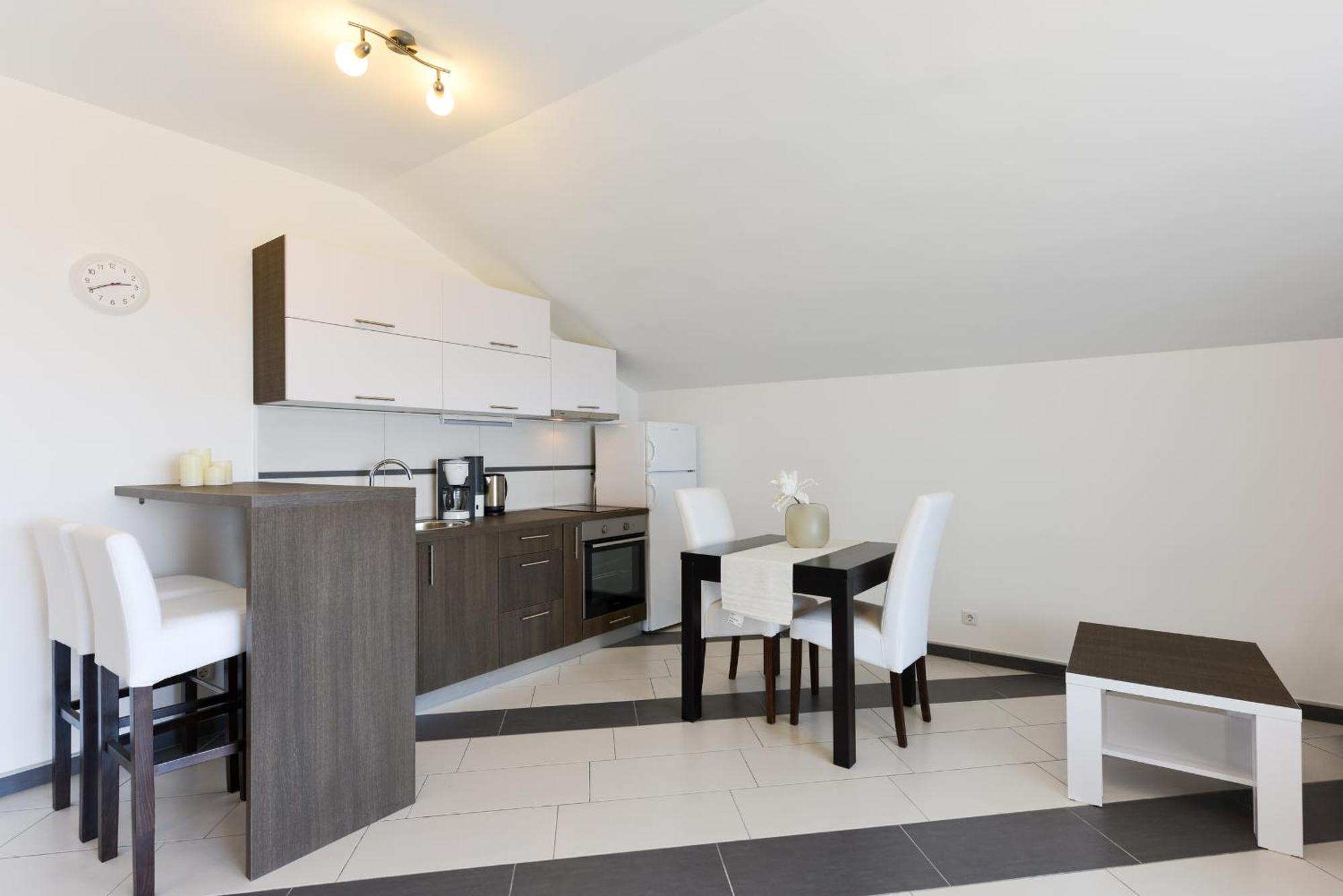 Apartmani Martin Mit Beheiztem Pool With Heated Pool Bibinje Buitenkant foto