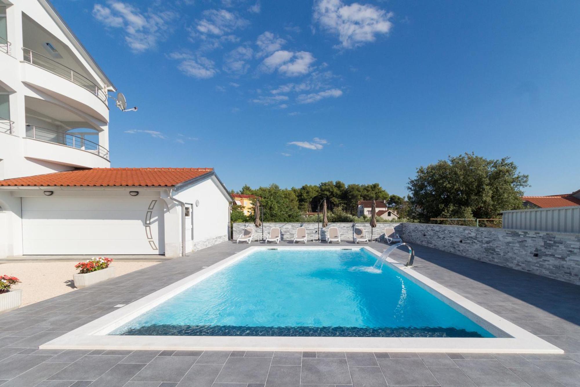 Apartmani Martin Mit Beheiztem Pool With Heated Pool Bibinje Buitenkant foto