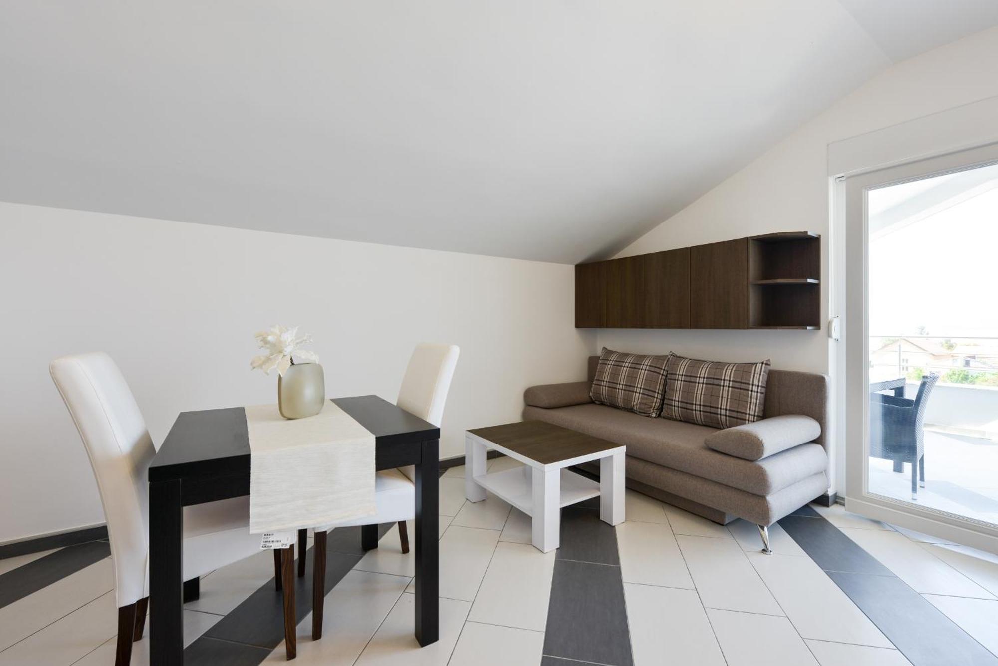 Apartmani Martin Mit Beheiztem Pool With Heated Pool Bibinje Buitenkant foto