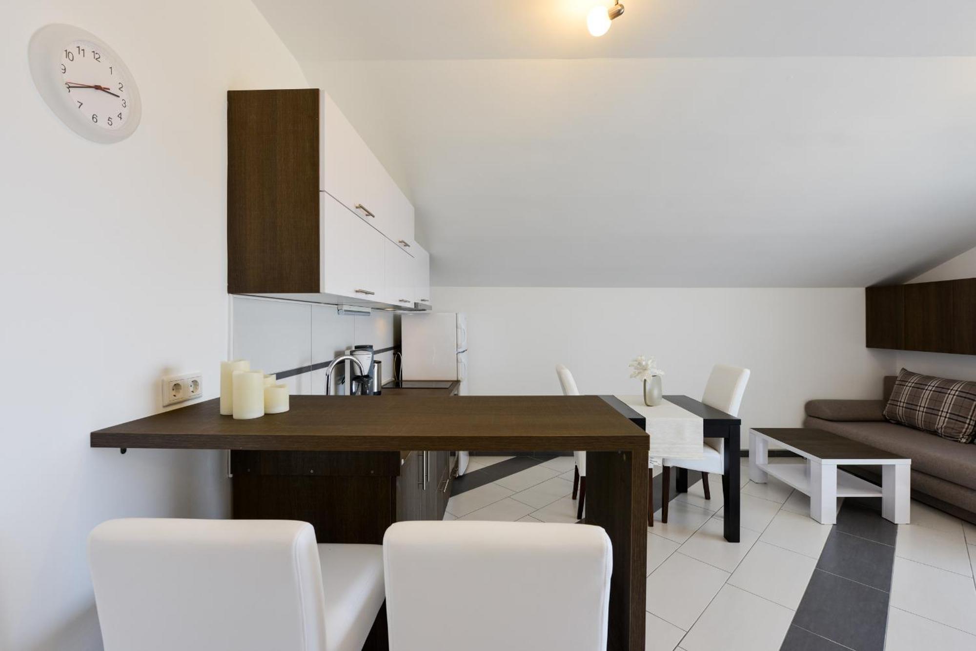 Apartmani Martin Mit Beheiztem Pool With Heated Pool Bibinje Buitenkant foto