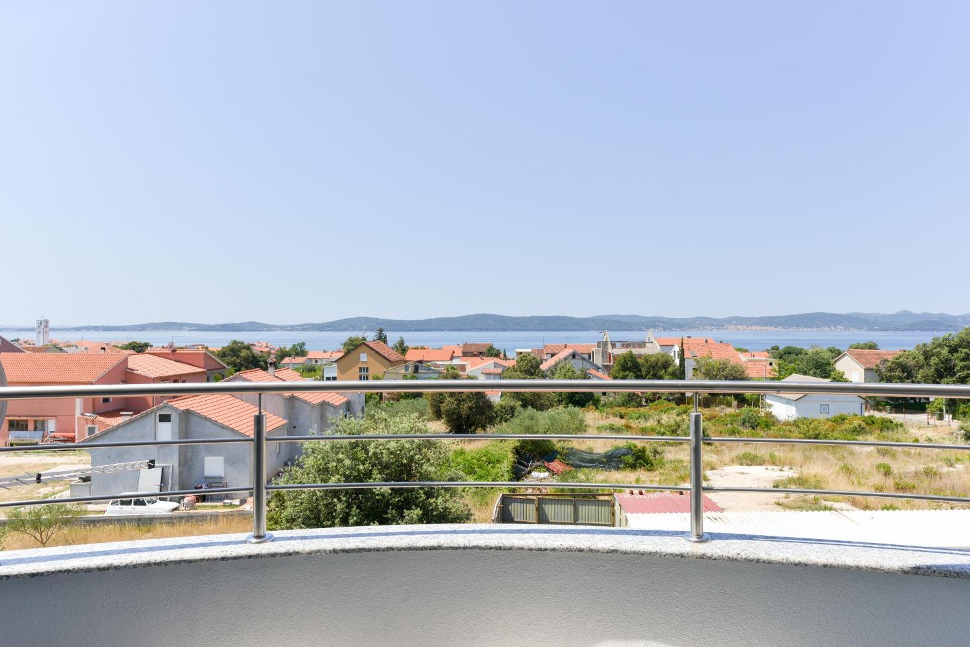 Apartmani Martin Mit Beheiztem Pool With Heated Pool Bibinje Buitenkant foto